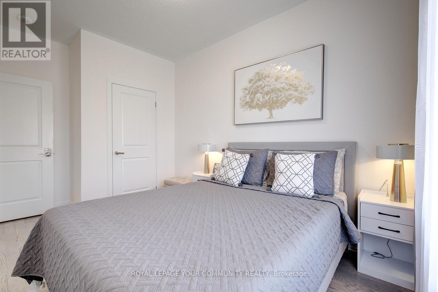 Photo 36 of 16 Glenngarry Crescent, Vaughan ON