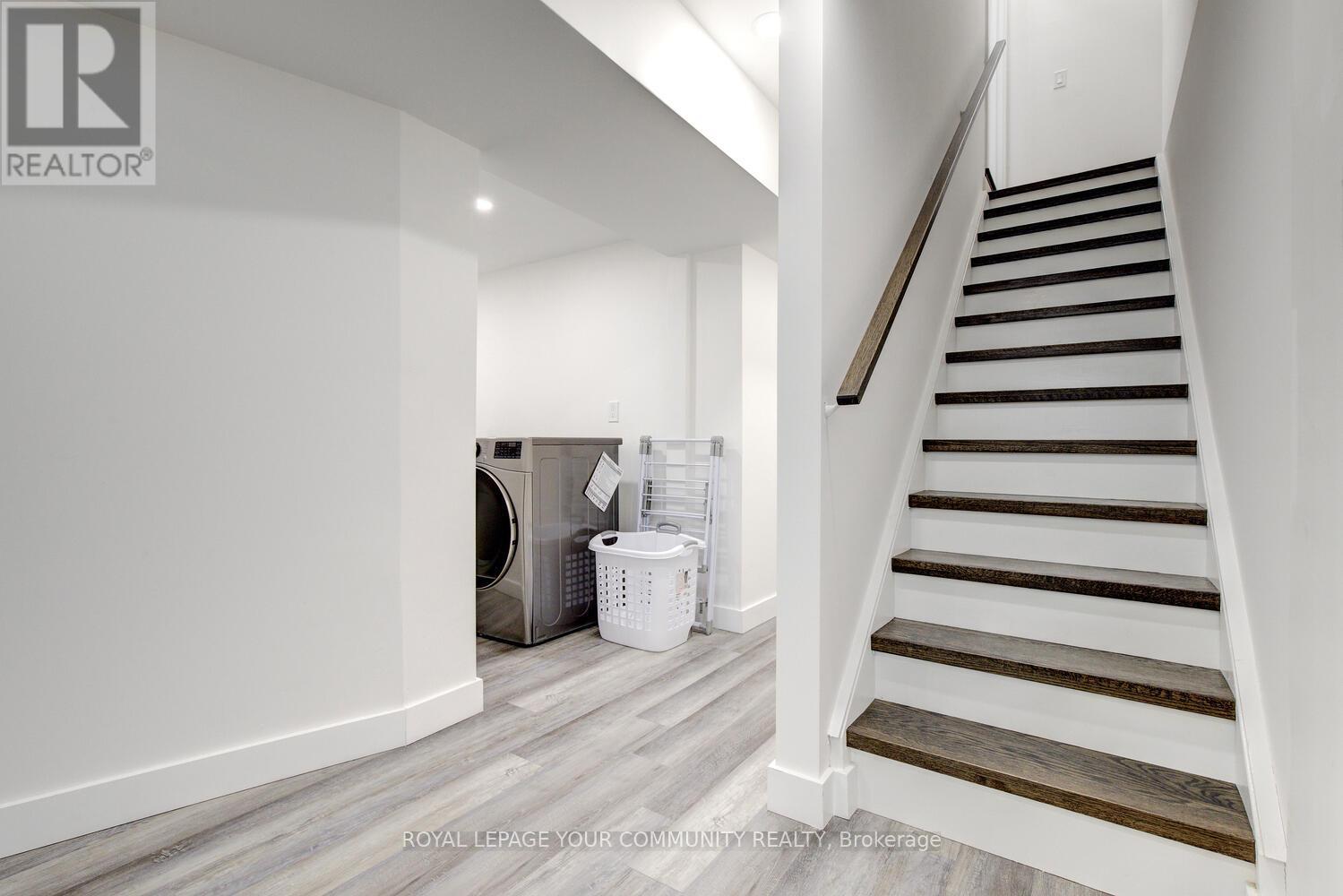 Photo 40 of 16 Glenngarry Crescent, Vaughan ON