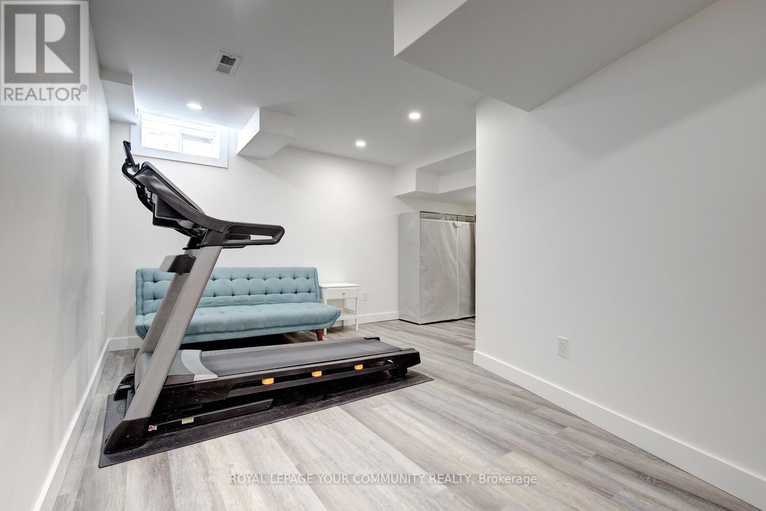 Photo 42 of 16 Glenngarry Crescent, Vaughan ON