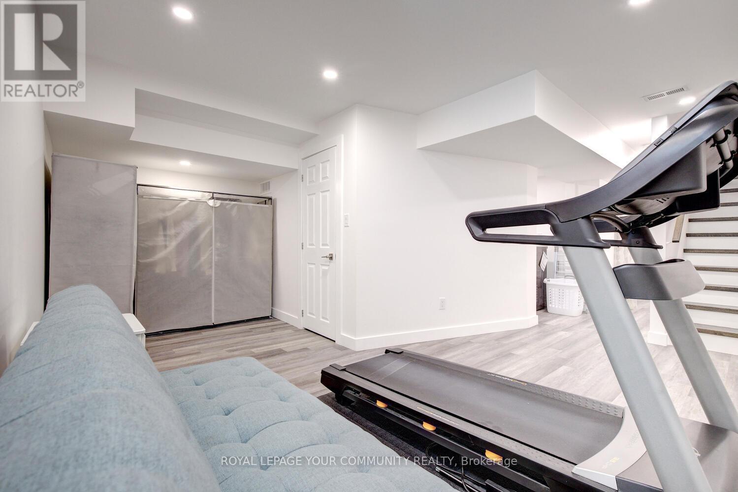 Photo 43 of 16 Glenngarry Crescent, Vaughan ON