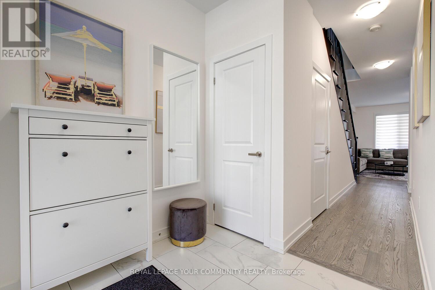 Photo 6 of 16 Glenngarry Crescent, Vaughan ON