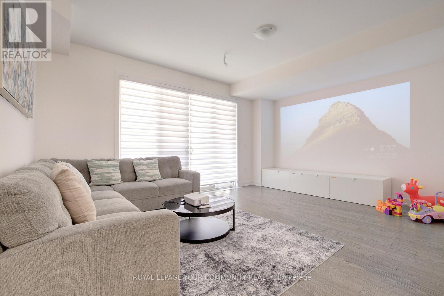 Photo 7 of 16 Glenngarry Crescent, Vaughan ON