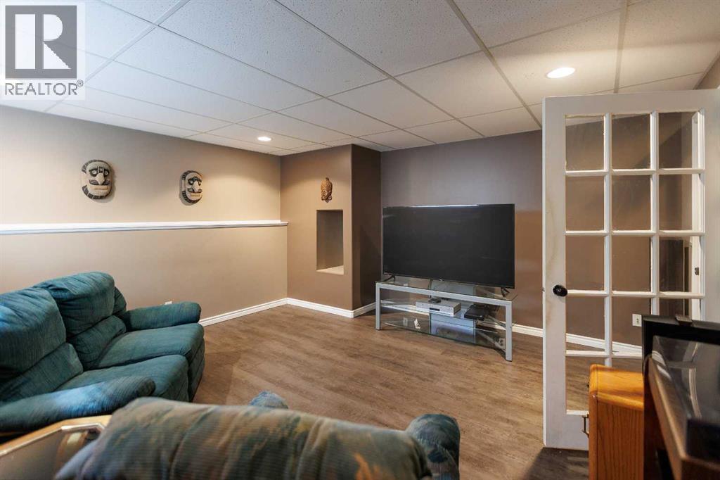 Photo 21 of 64 Irving Crescent, Red Deer AB
