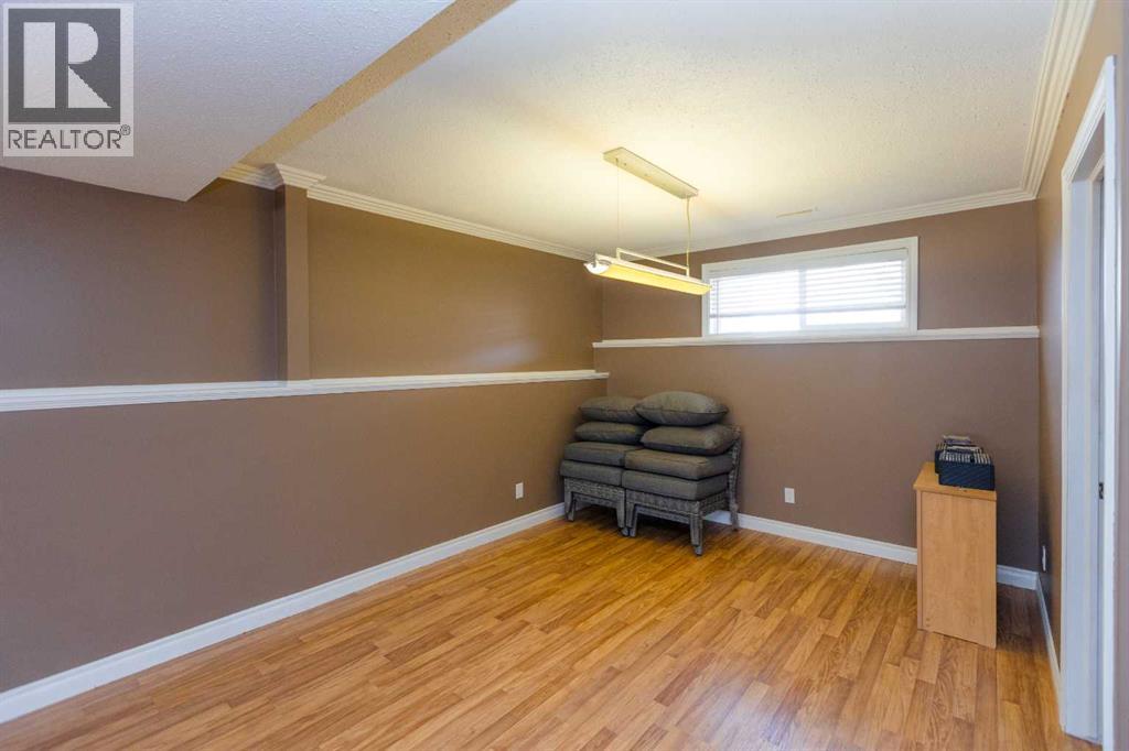 Photo 27 of 64 Irving Crescent, Red Deer AB
