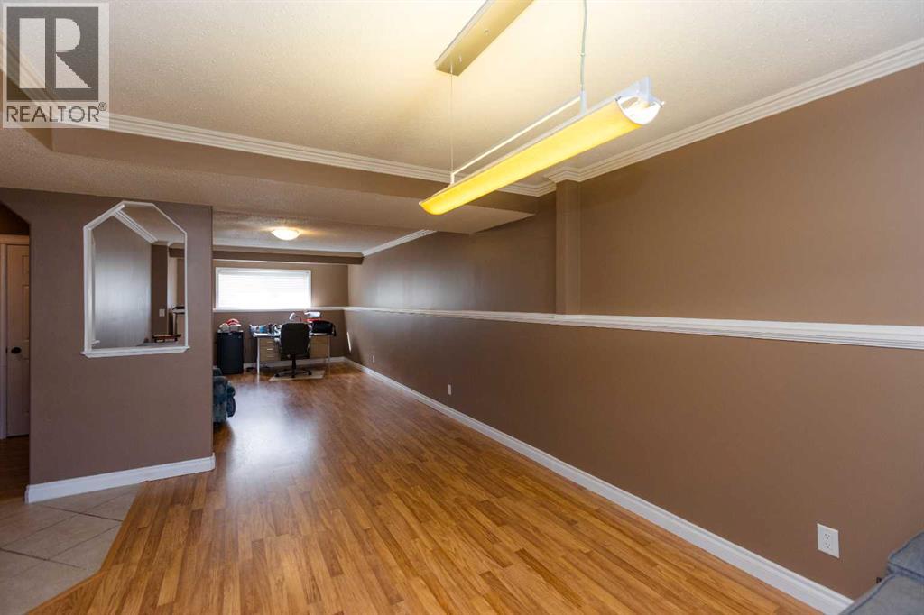 Photo 28 of 64 Irving Crescent, Red Deer AB