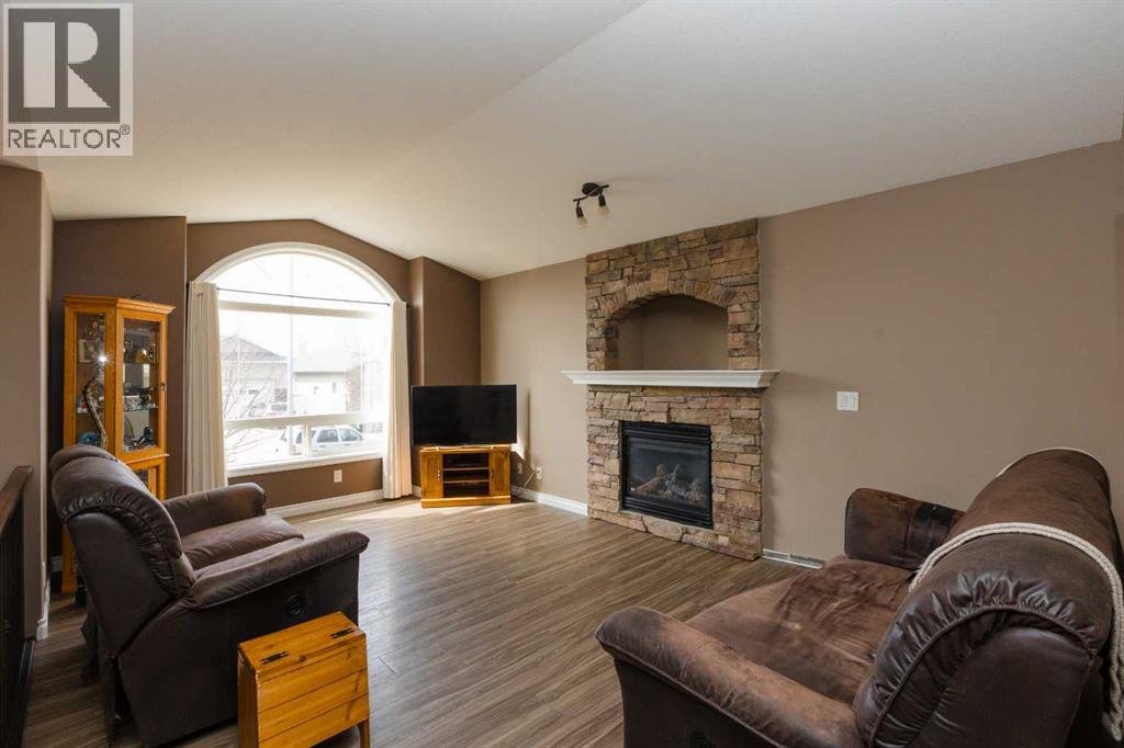 Photo 12 of 64 Irving Crescent, Red Deer AB