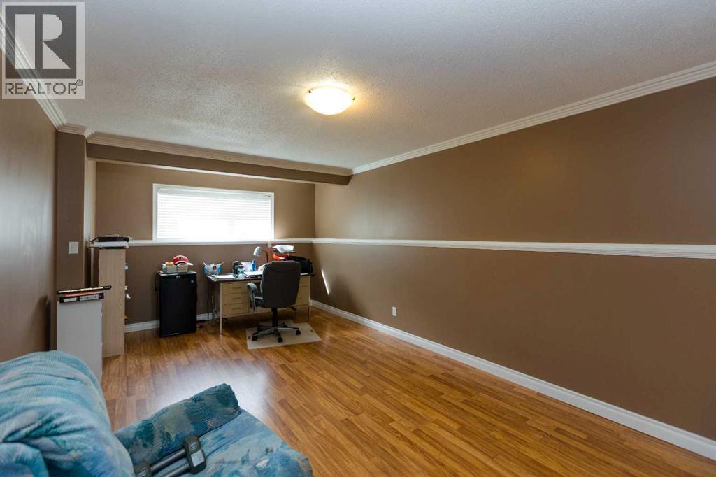 Photo 26 of 64 Irving Crescent, Red Deer AB