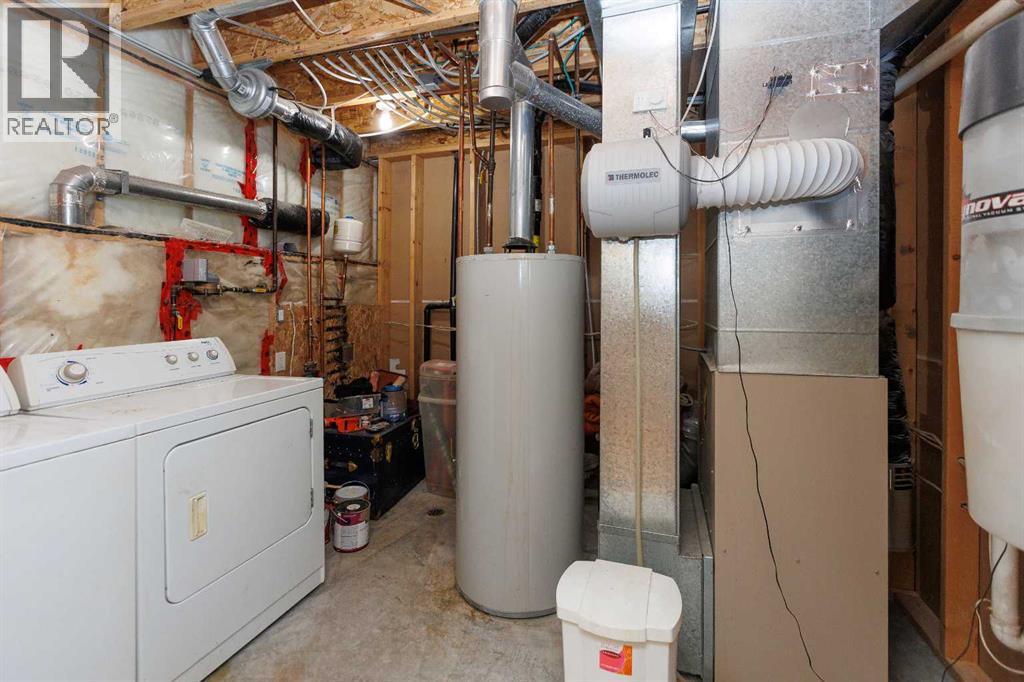 Photo 30 of 64 Irving Crescent, Red Deer AB