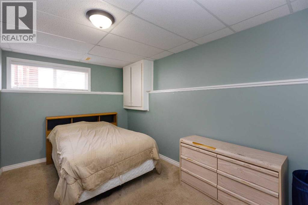 Photo 24 of 64 Irving Crescent, Red Deer AB