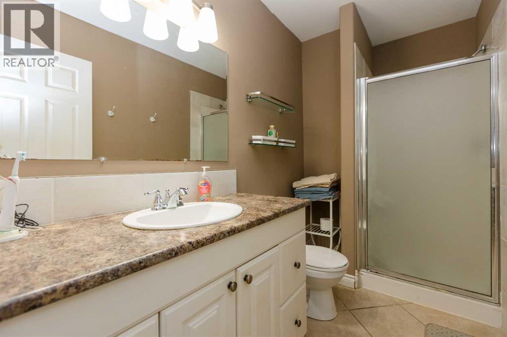 Photo 25 of 64 Irving Crescent, Red Deer AB