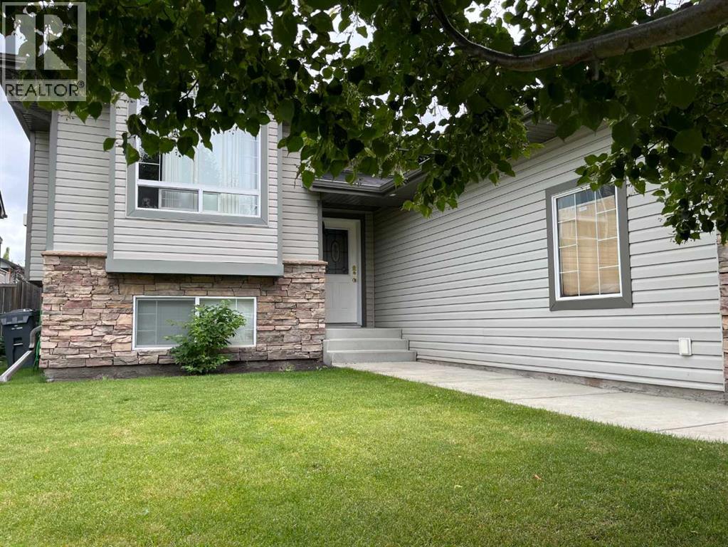 Photo 2 of 64 Irving Crescent, Red Deer AB