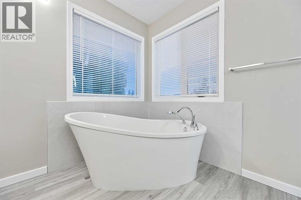 Photo 29 of 402 Mt Douglas Place Se, Calgary AB