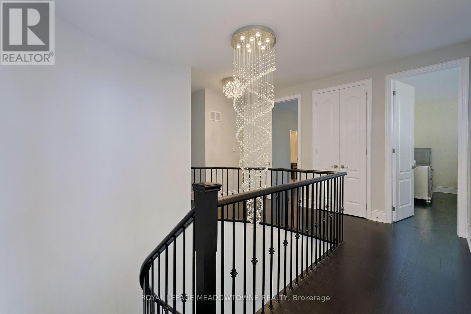Photo 18 of 1 Royal West Drive, Brampton ON