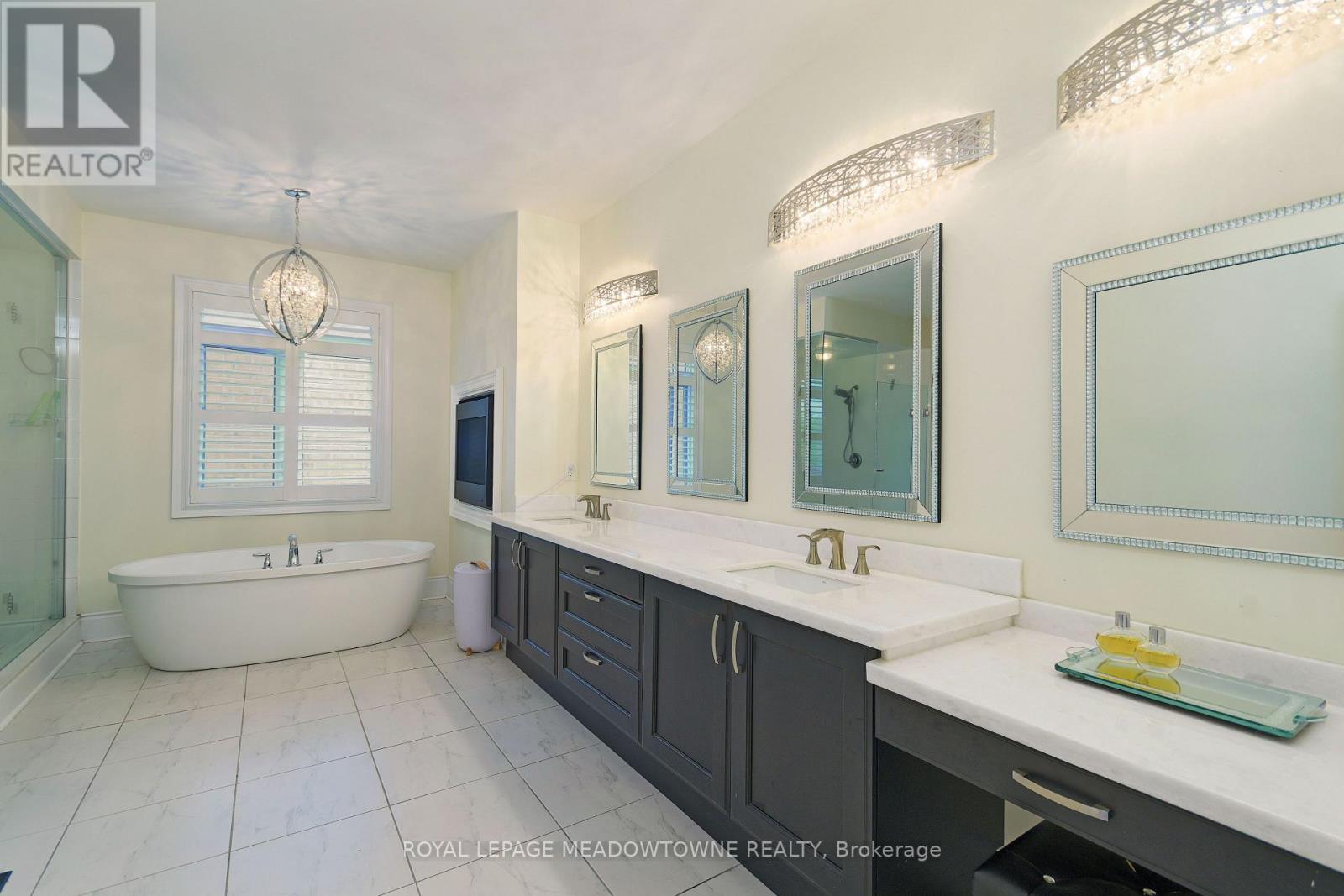 Photo 23 of 1 Royal West Drive, Brampton ON