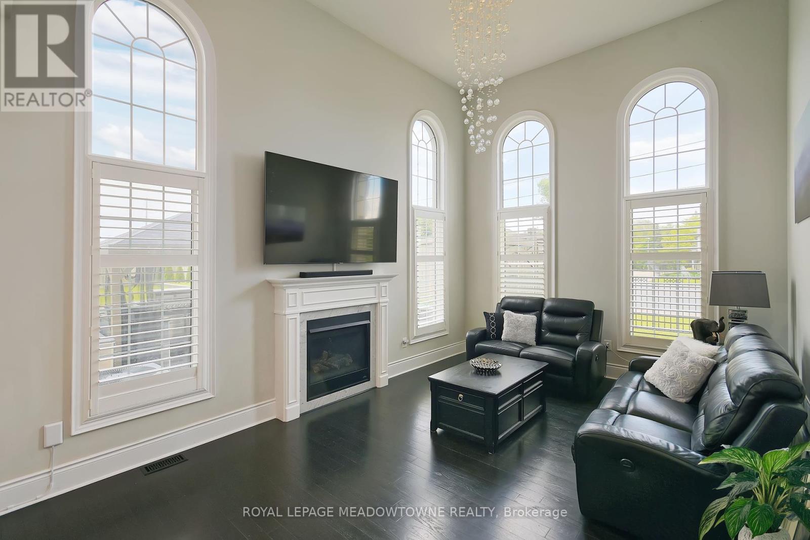 Photo 8 of 1 Royal West Drive, Brampton ON