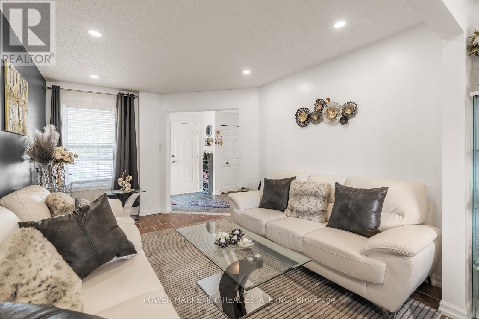 Photo 10 of 49 Shandon Avenue, Ottawa ON