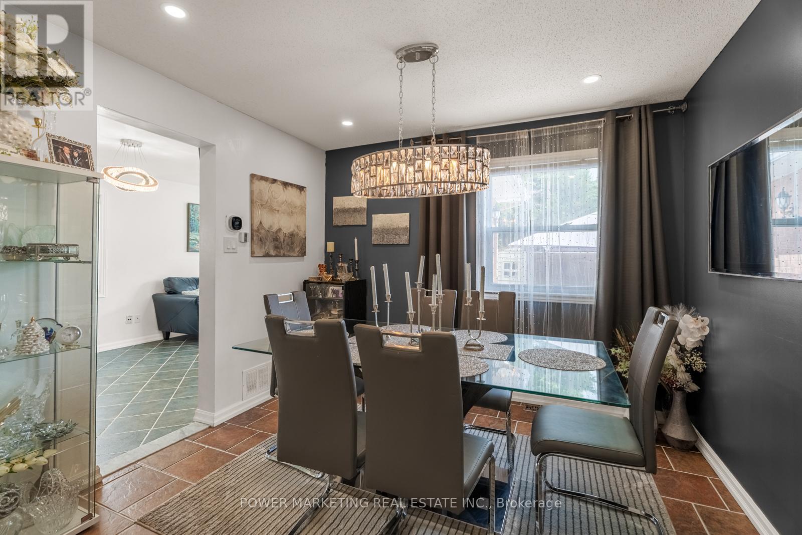 Photo 11 of 49 Shandon Avenue, Ottawa ON