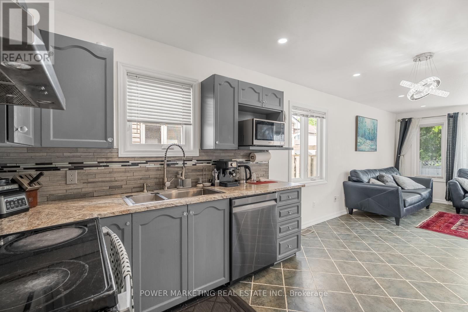 Photo 12 of 49 Shandon Avenue, Ottawa ON