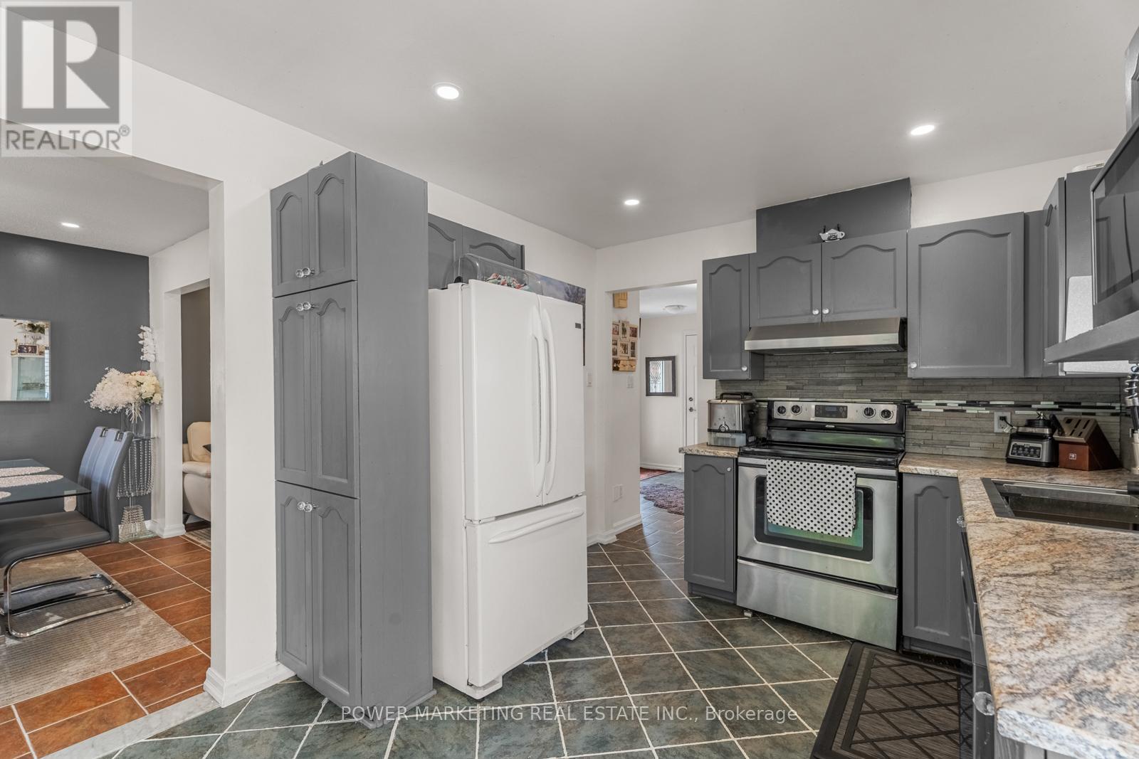 Photo 13 of 49 Shandon Avenue, Ottawa ON