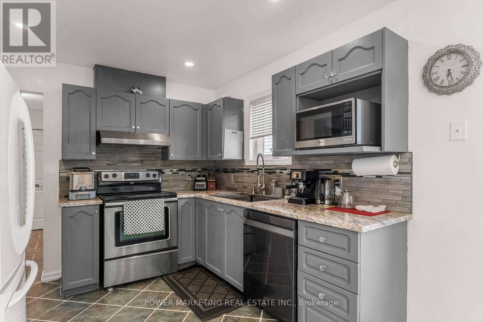 Photo 14 of 49 Shandon Avenue, Ottawa ON