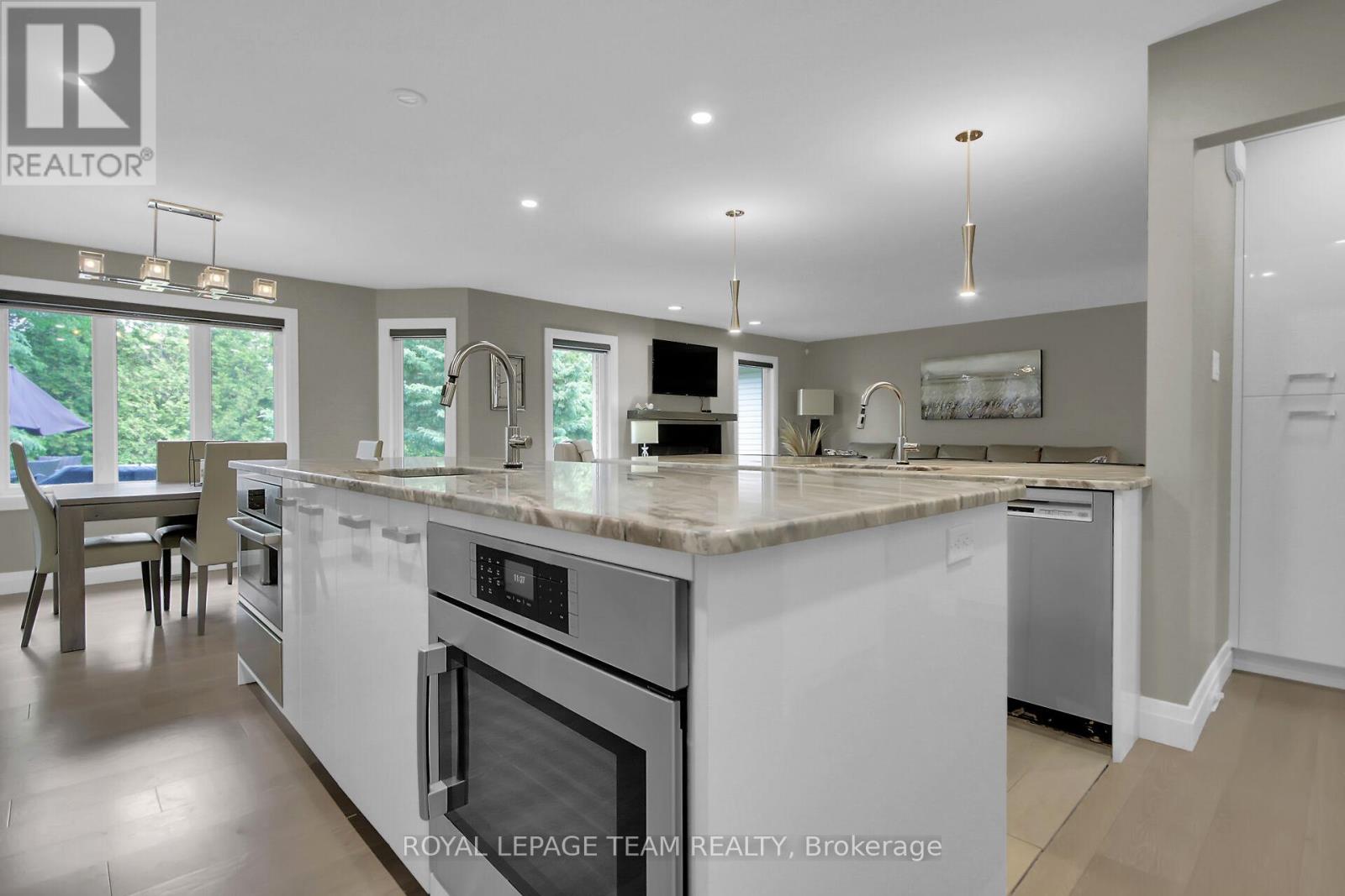 Photo 10 of 8 Richland Drive, Ottawa ON