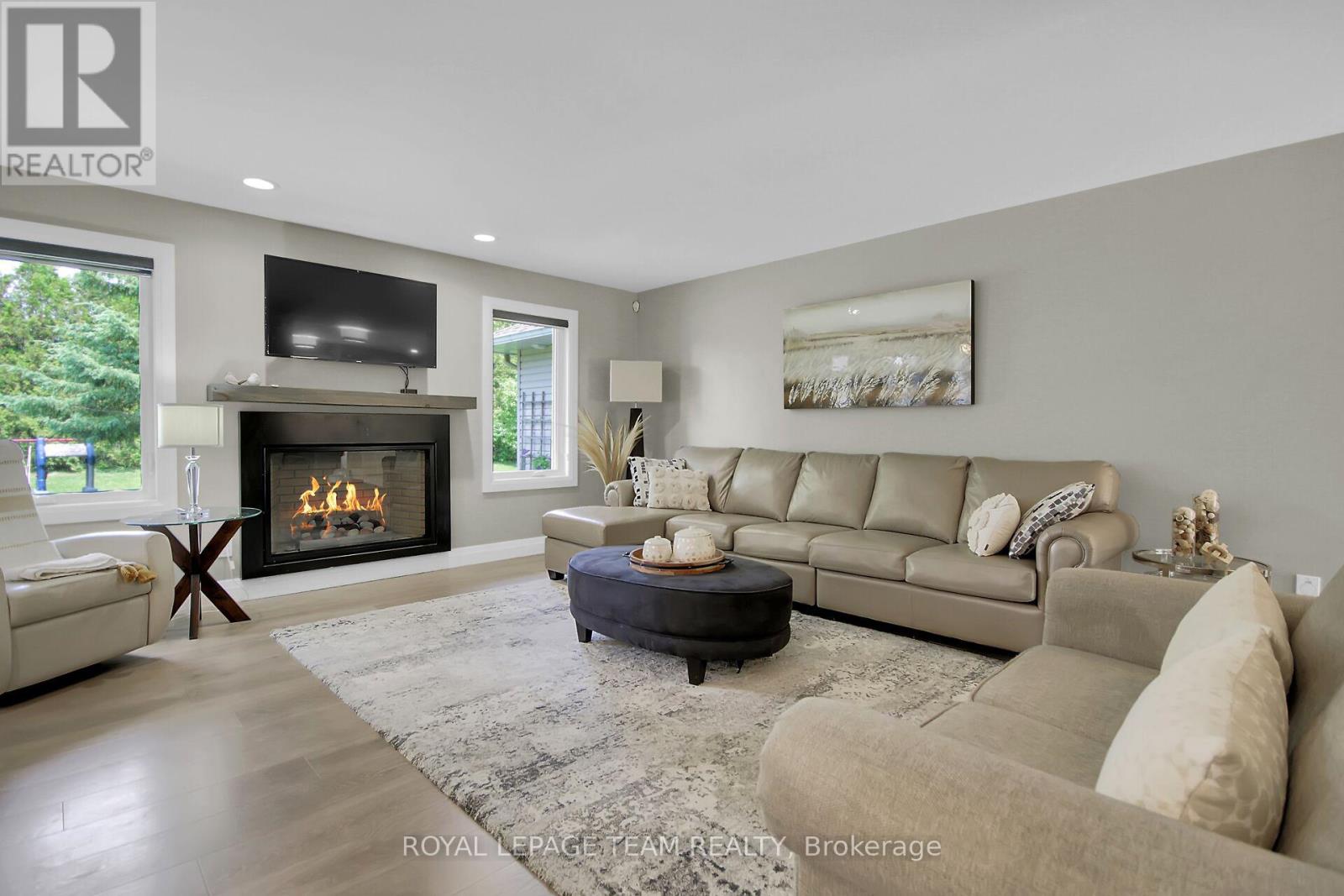 Photo 6 of 8 Richland Drive, Ottawa ON