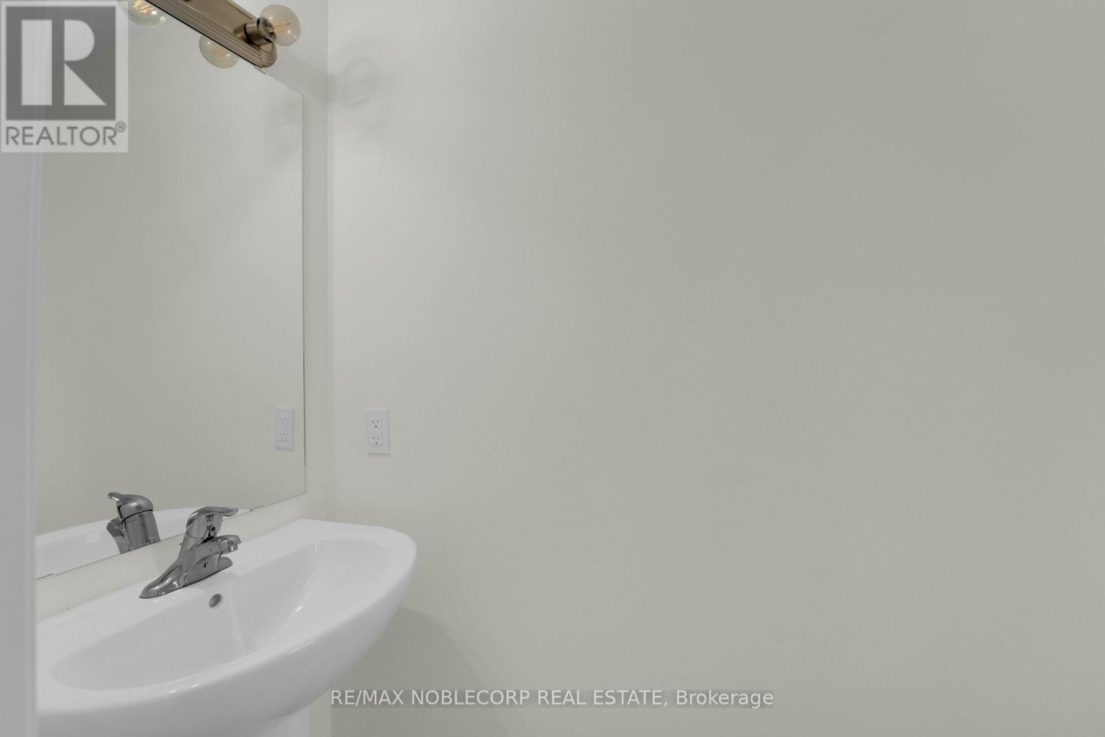 Photo 10 of 15 Lloyd Davies Way, Hamilton ON