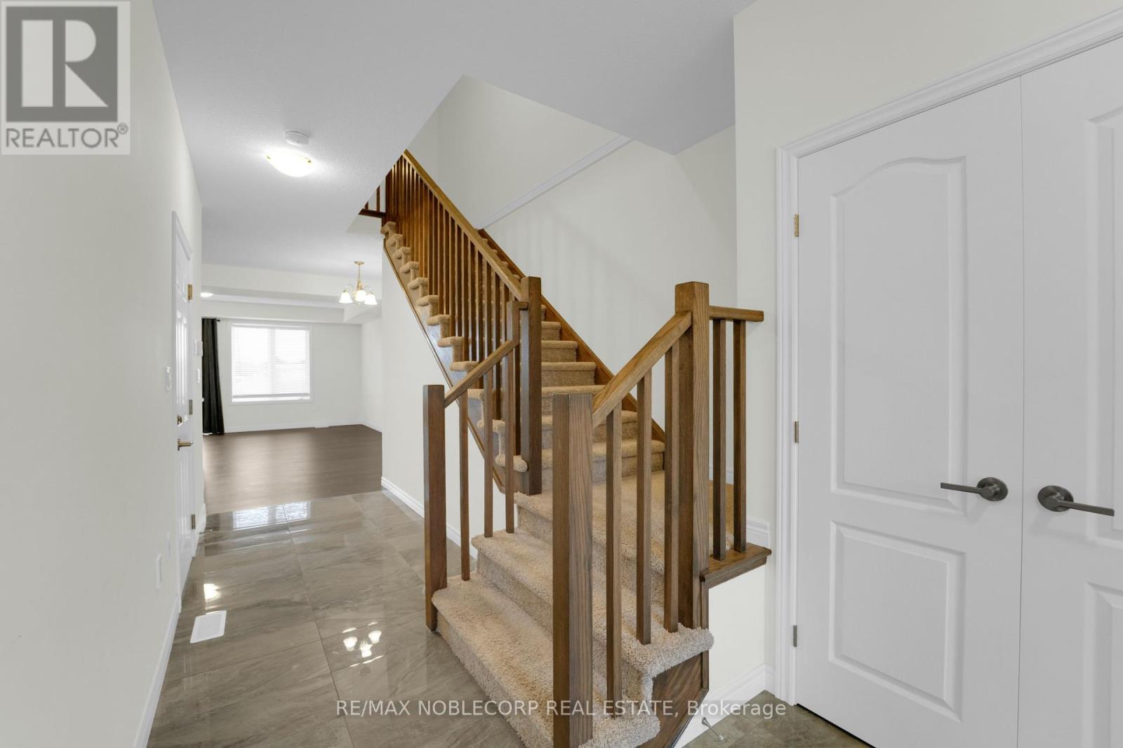 Photo 11 of 15 Lloyd Davies Way, Hamilton ON