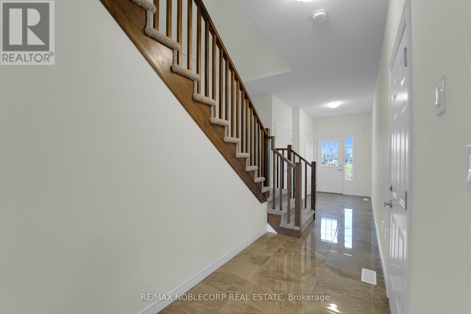 Photo 13 of 15 Lloyd Davies Way, Hamilton ON