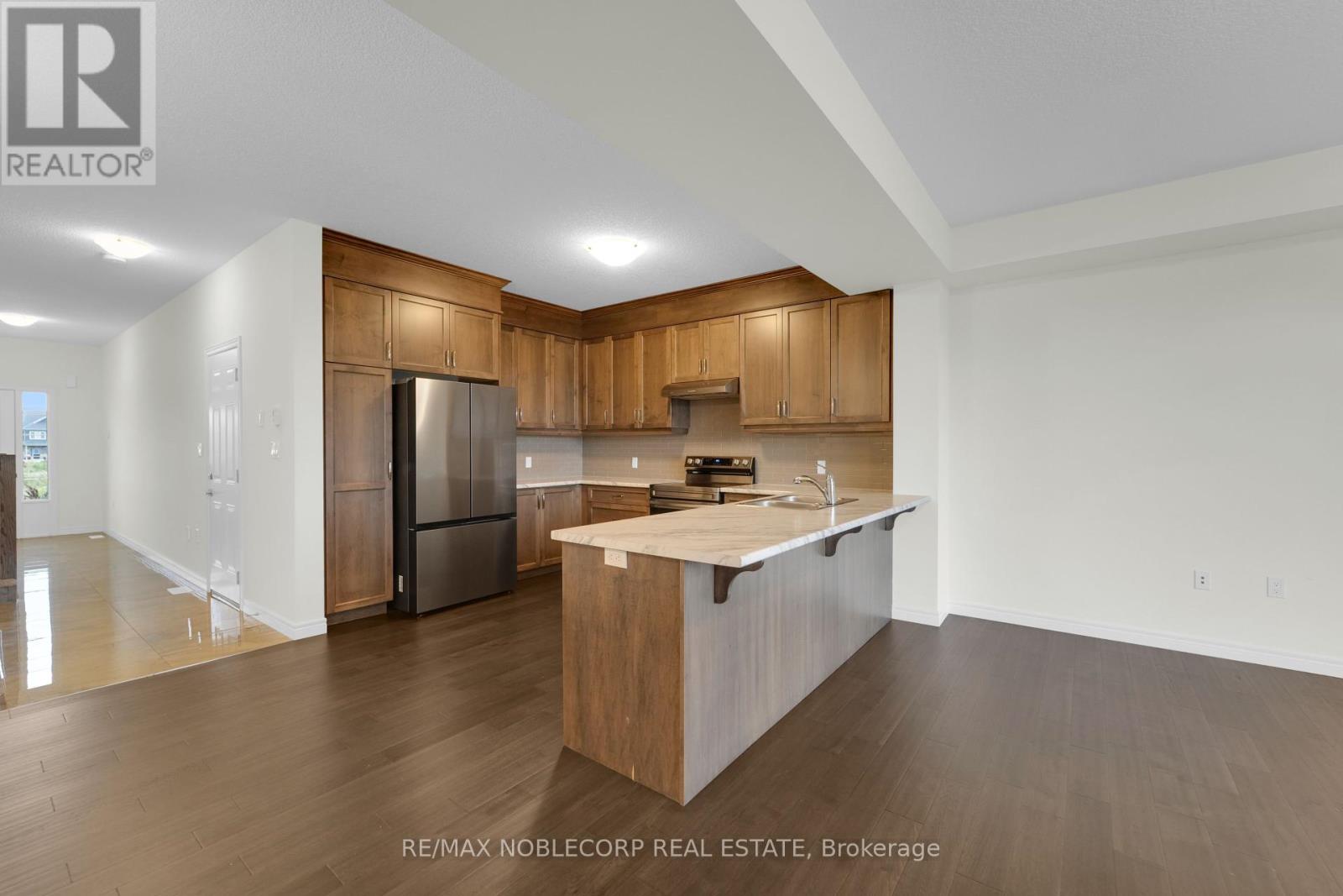Photo 17 of 15 Lloyd Davies Way, Hamilton ON