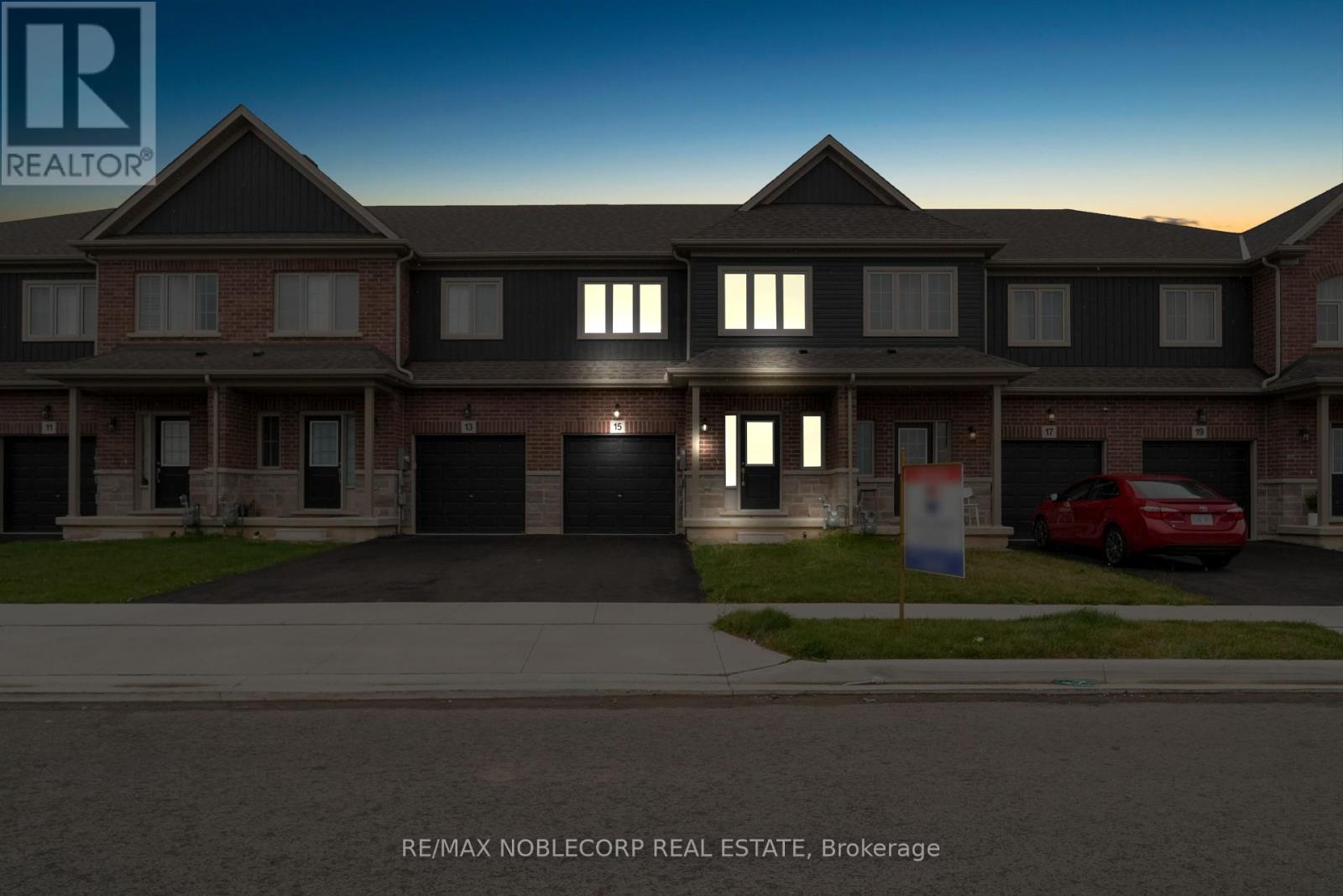 Photo 2 of 15 Lloyd Davies Way, Hamilton ON