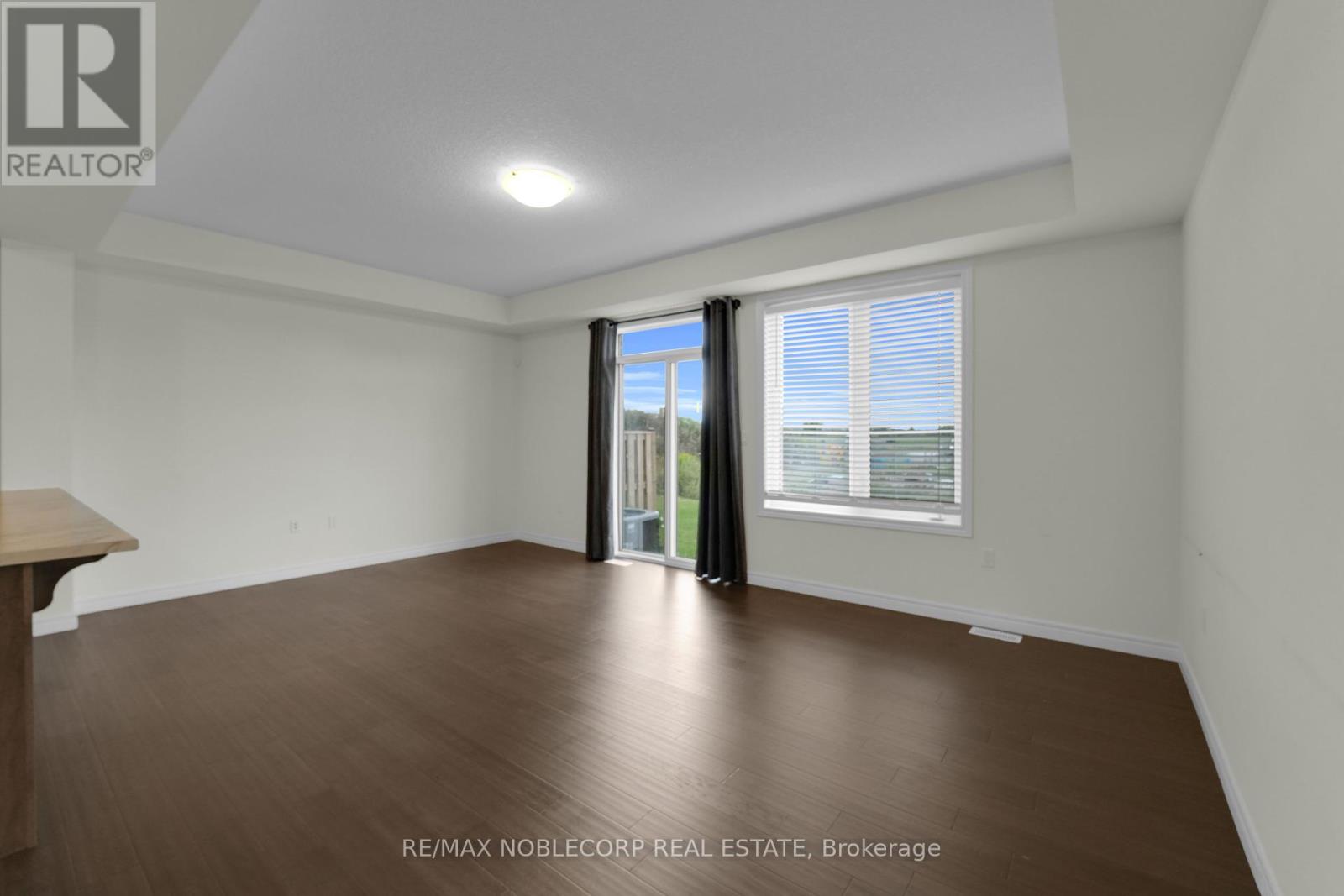 Photo 20 of 15 Lloyd Davies Way, Hamilton ON