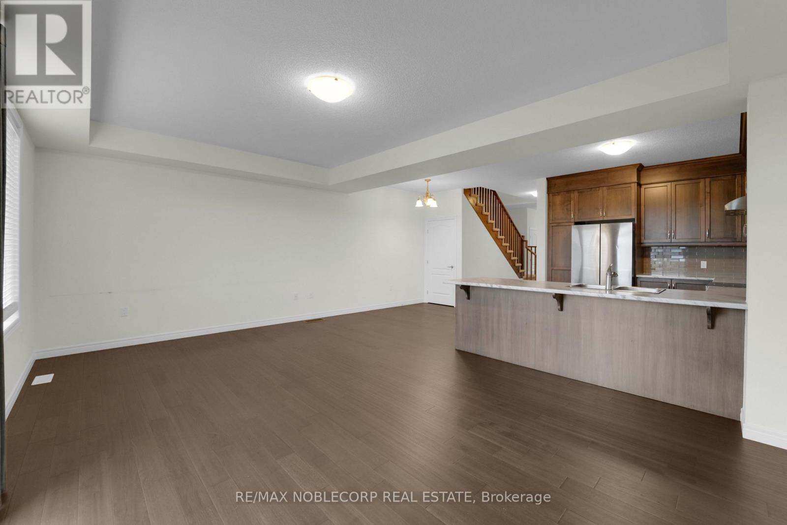 Photo 23 of 15 Lloyd Davies Way, Hamilton ON