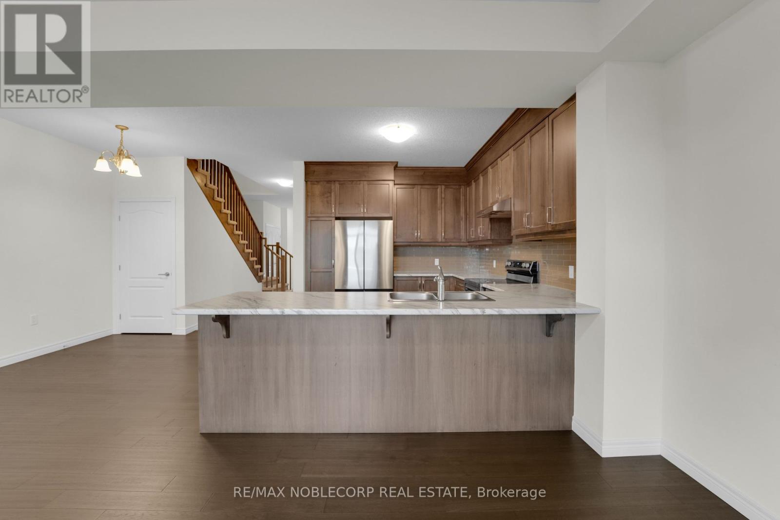 Photo 25 of 15 Lloyd Davies Way, Hamilton ON