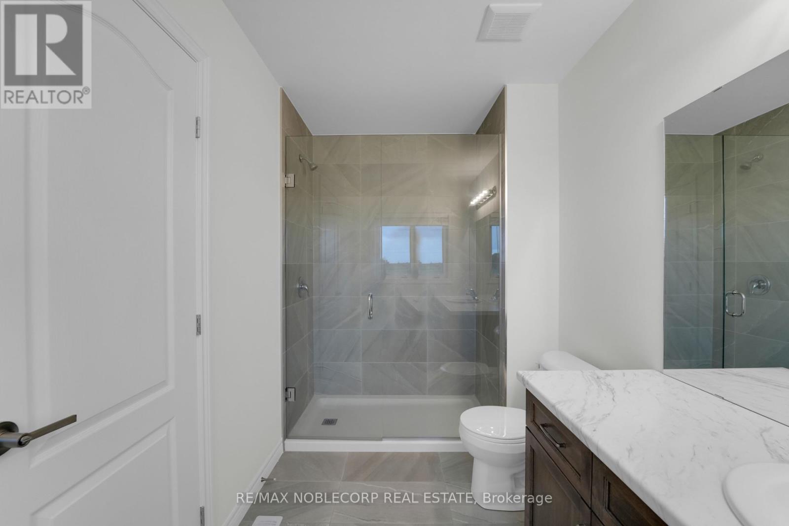 Photo 34 of 15 Lloyd Davies Way, Hamilton ON