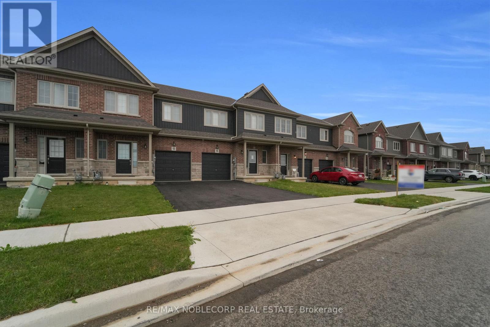 Photo 4 of 15 Lloyd Davies Way, Hamilton ON