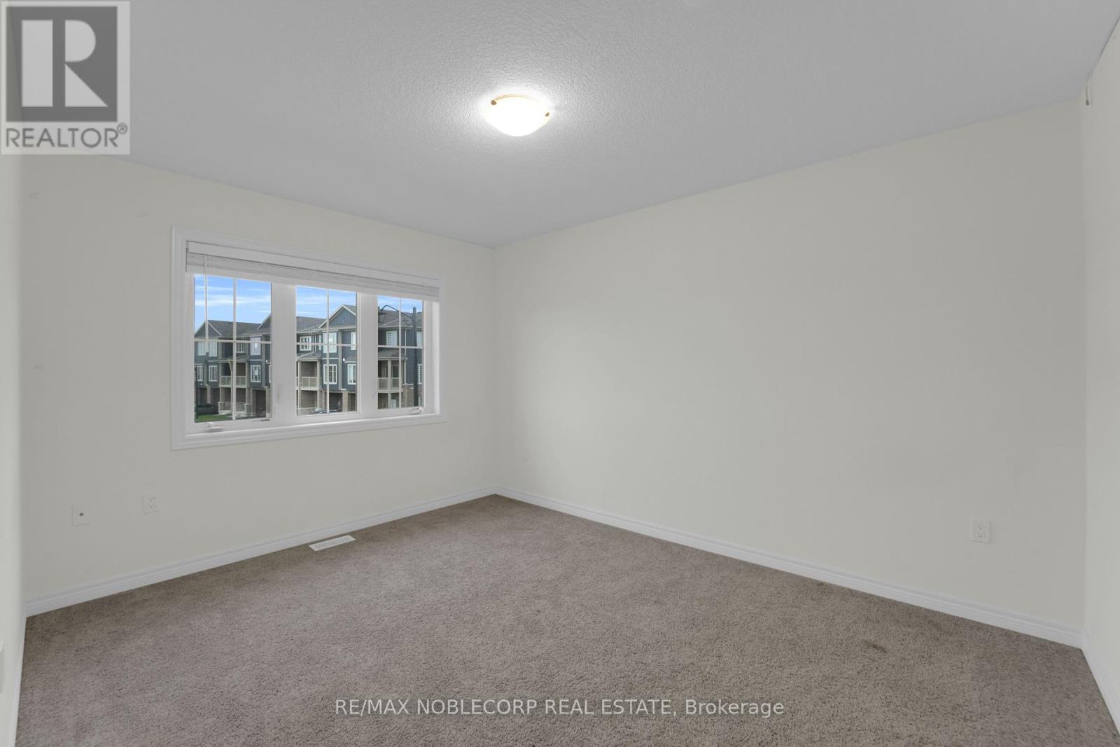 Photo 40 of 15 Lloyd Davies Way, Hamilton ON