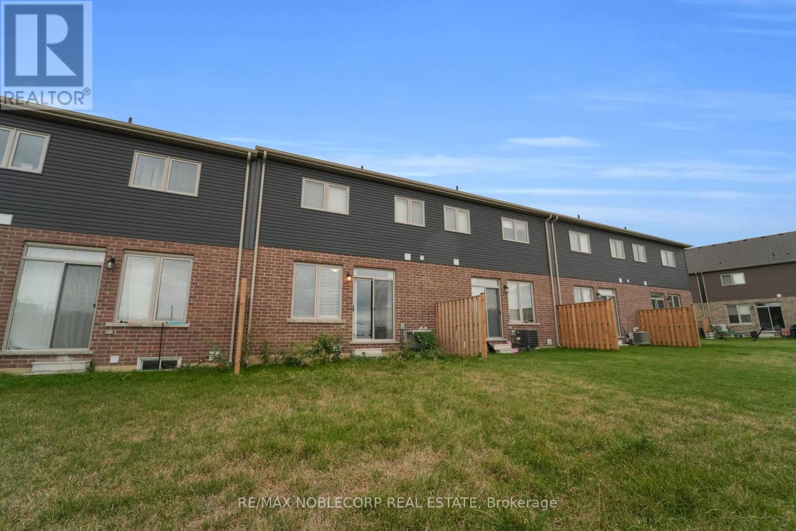 Photo 46 of 15 Lloyd Davies Way, Hamilton ON