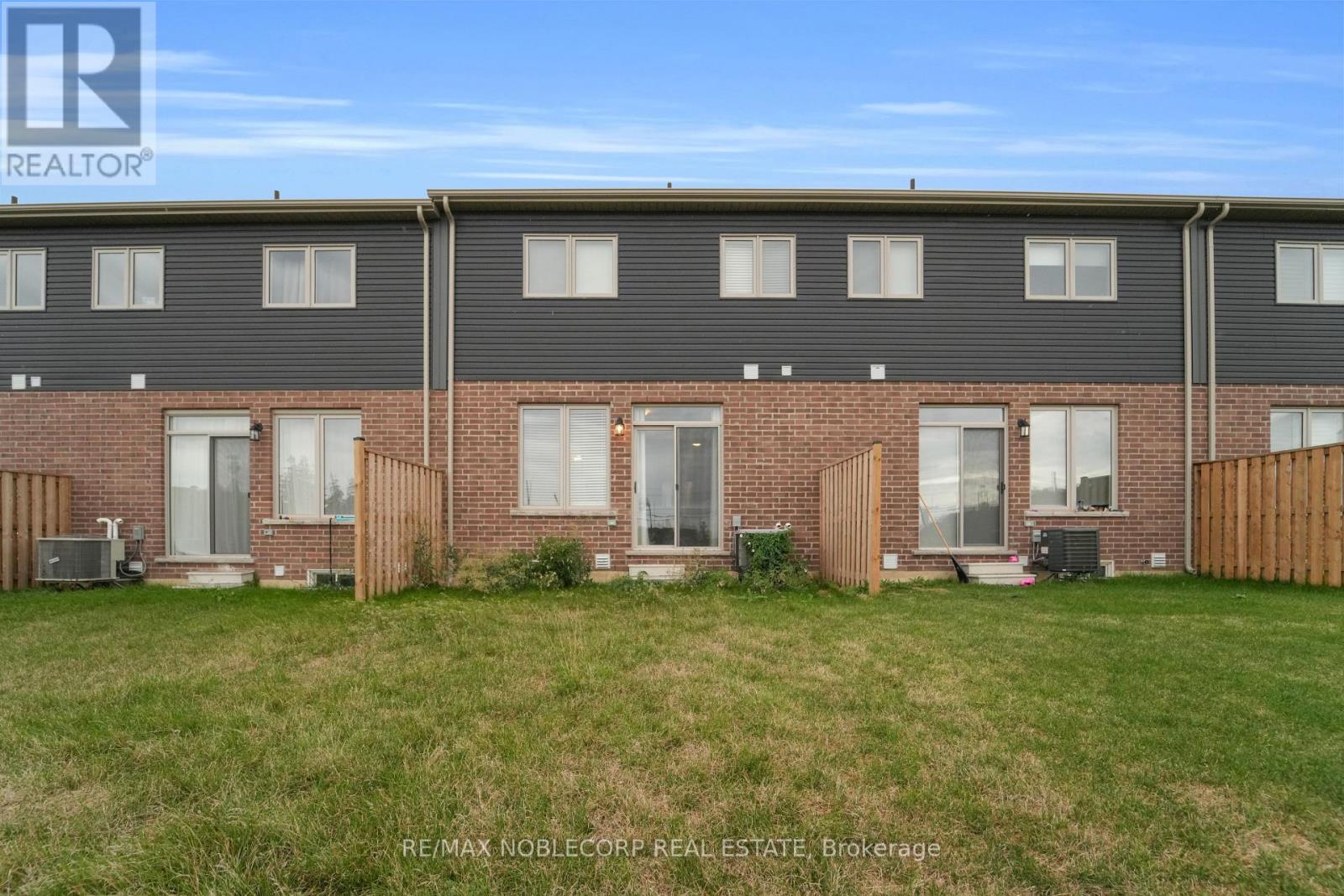 Photo 47 of 15 Lloyd Davies Way, Hamilton ON