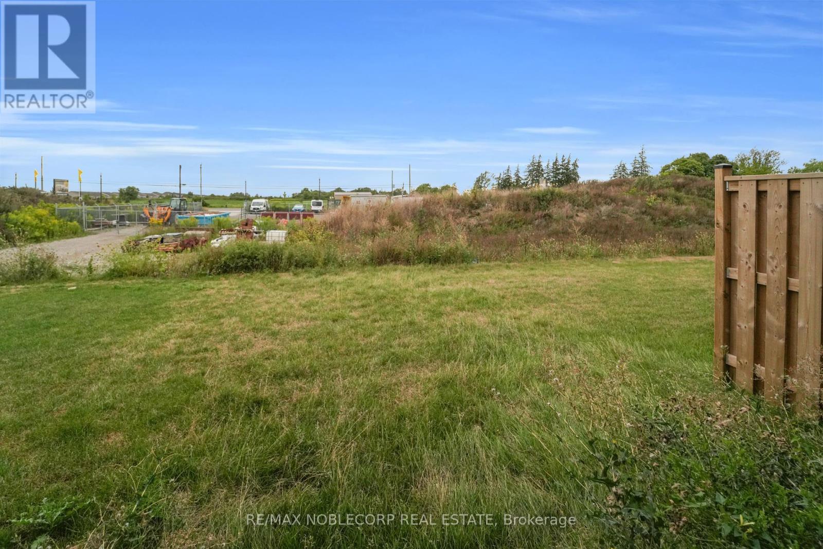 Photo 48 of 15 Lloyd Davies Way, Hamilton ON