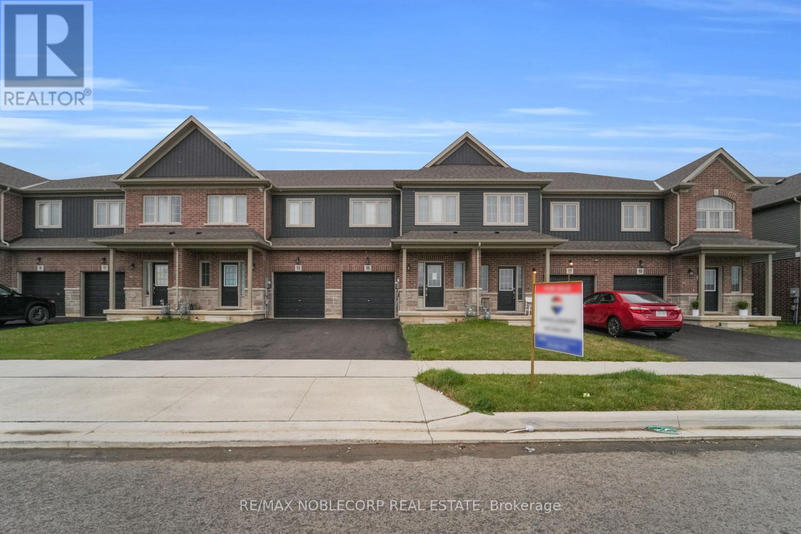 Photo 5 of 15 Lloyd Davies Way, Hamilton ON