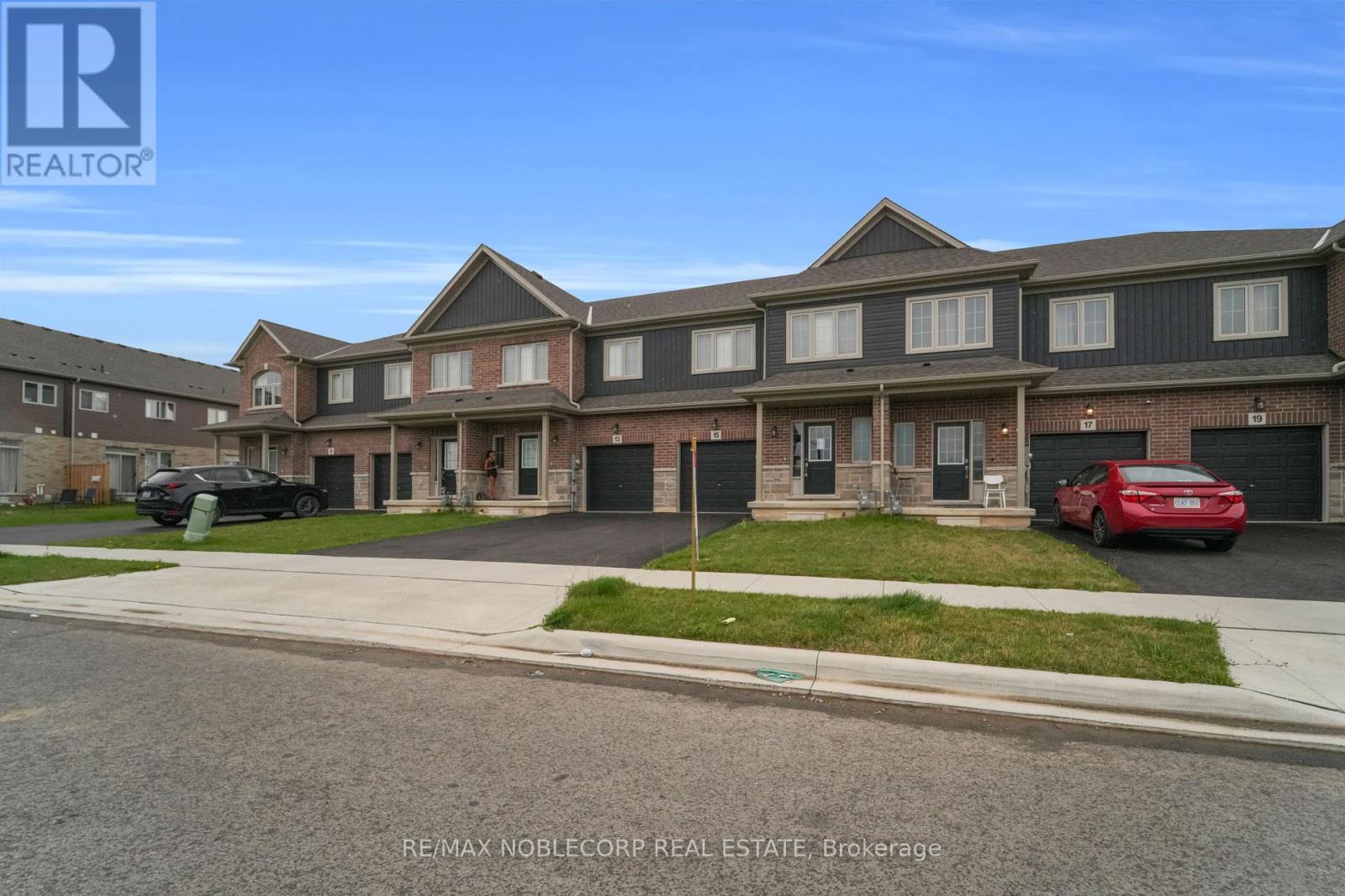 Photo 6 of 15 Lloyd Davies Way, Hamilton ON