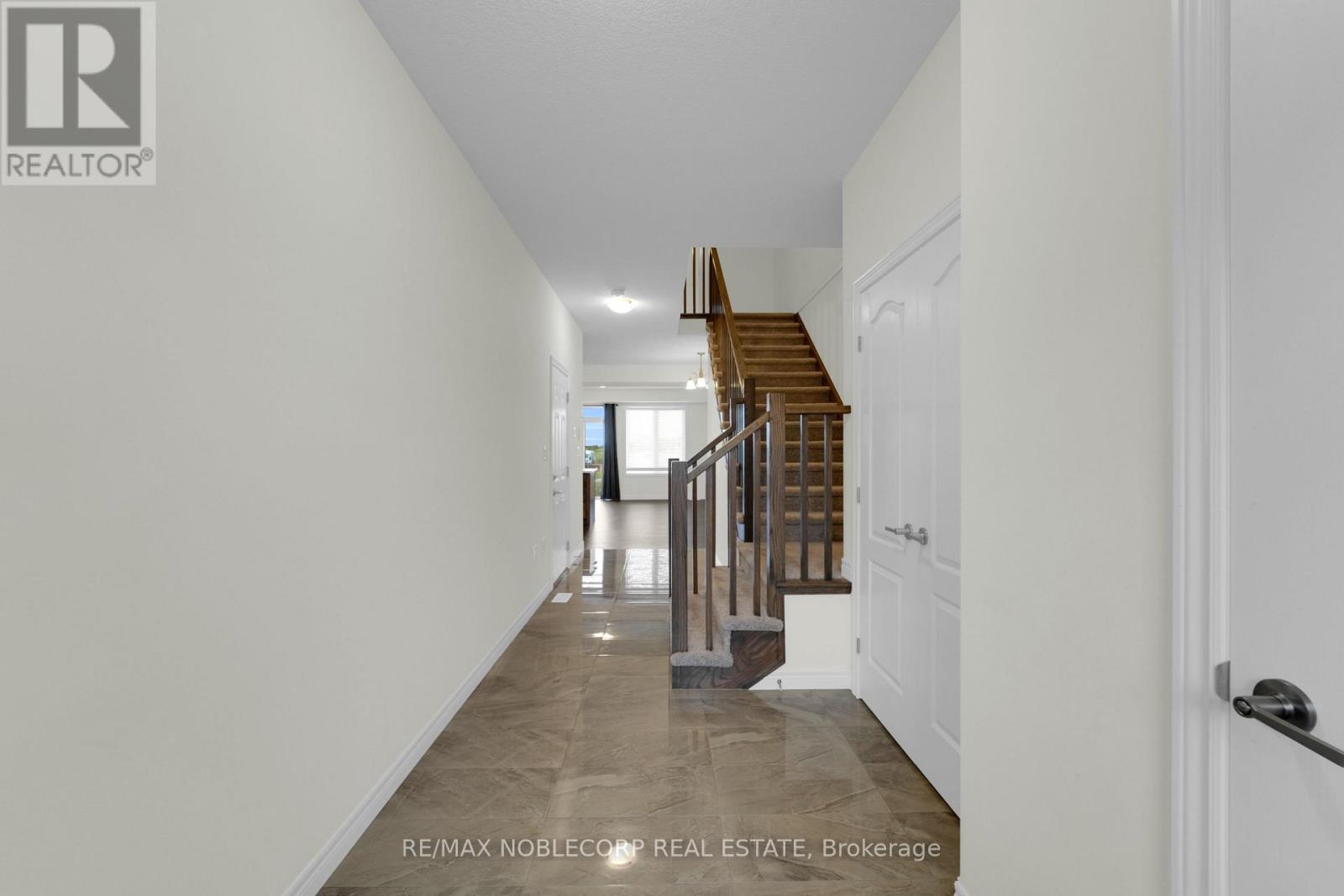 Photo 9 of 15 Lloyd Davies Way, Hamilton ON