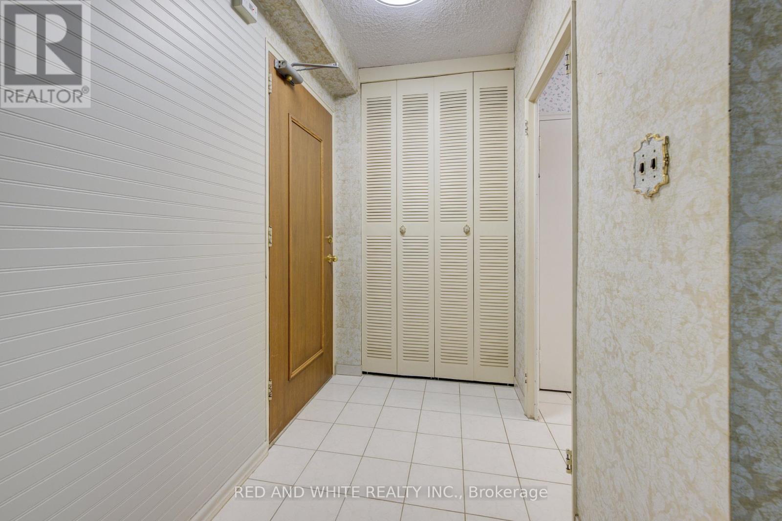 Photo 11 of 407 45 Westmount Road N, Waterloo ON