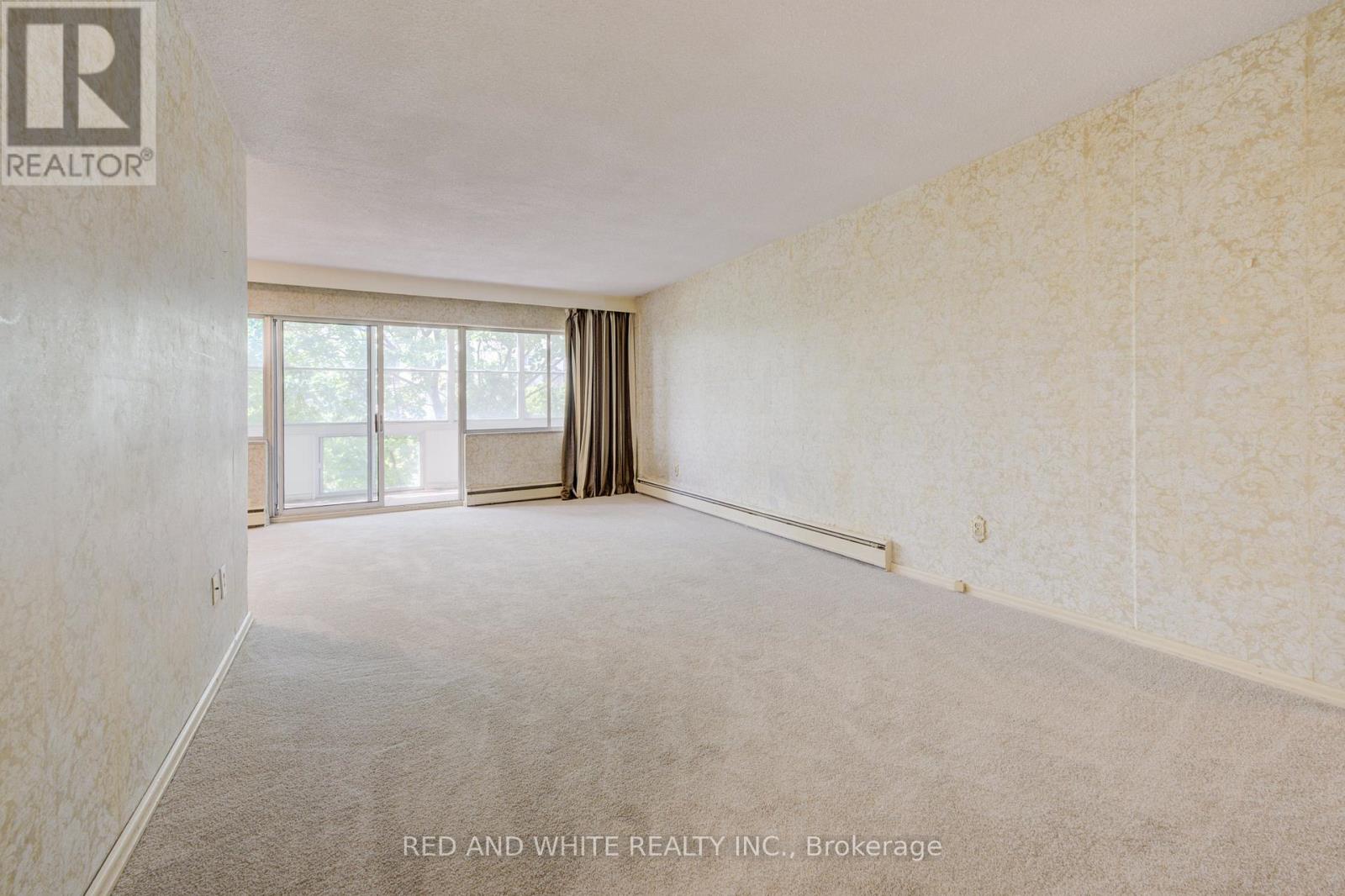 Photo 12 of 407 45 Westmount Road N, Waterloo ON