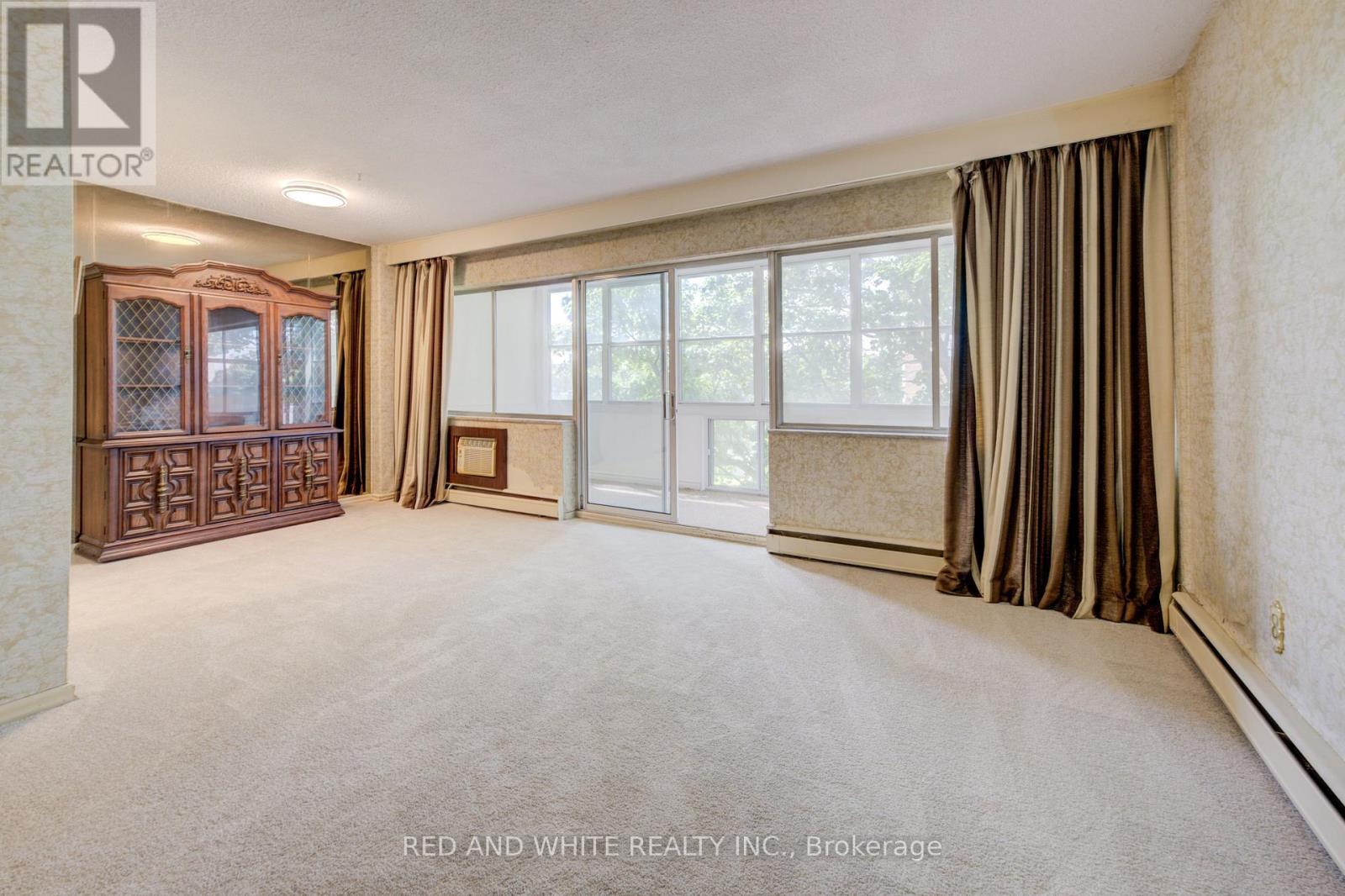 Photo 13 of 407 45 Westmount Road N, Waterloo ON