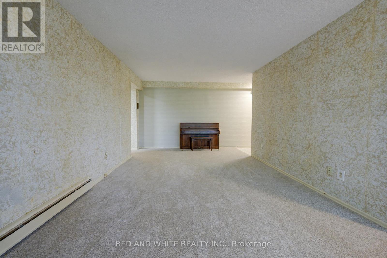 Photo 14 of 407 45 Westmount Road N, Waterloo ON