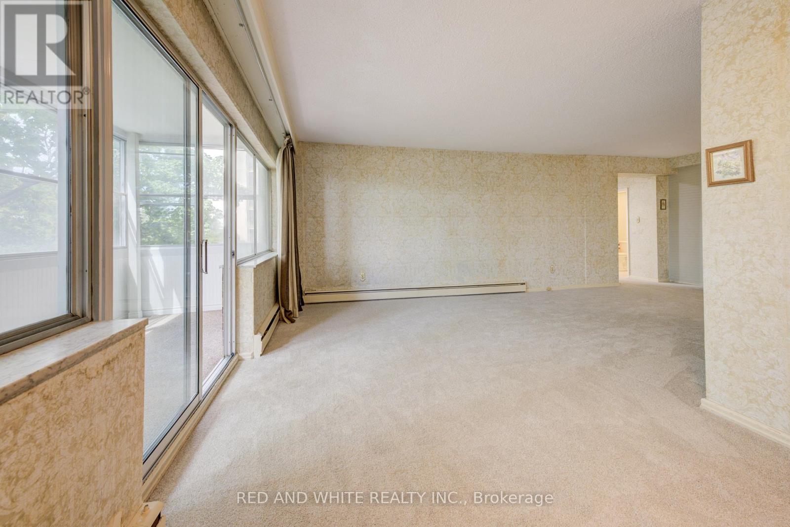 Photo 16 of 407 45 Westmount Road N, Waterloo ON