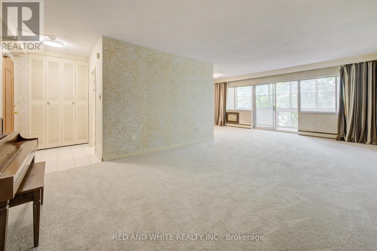 Photo 18 of 407 45 Westmount Road N, Waterloo ON
