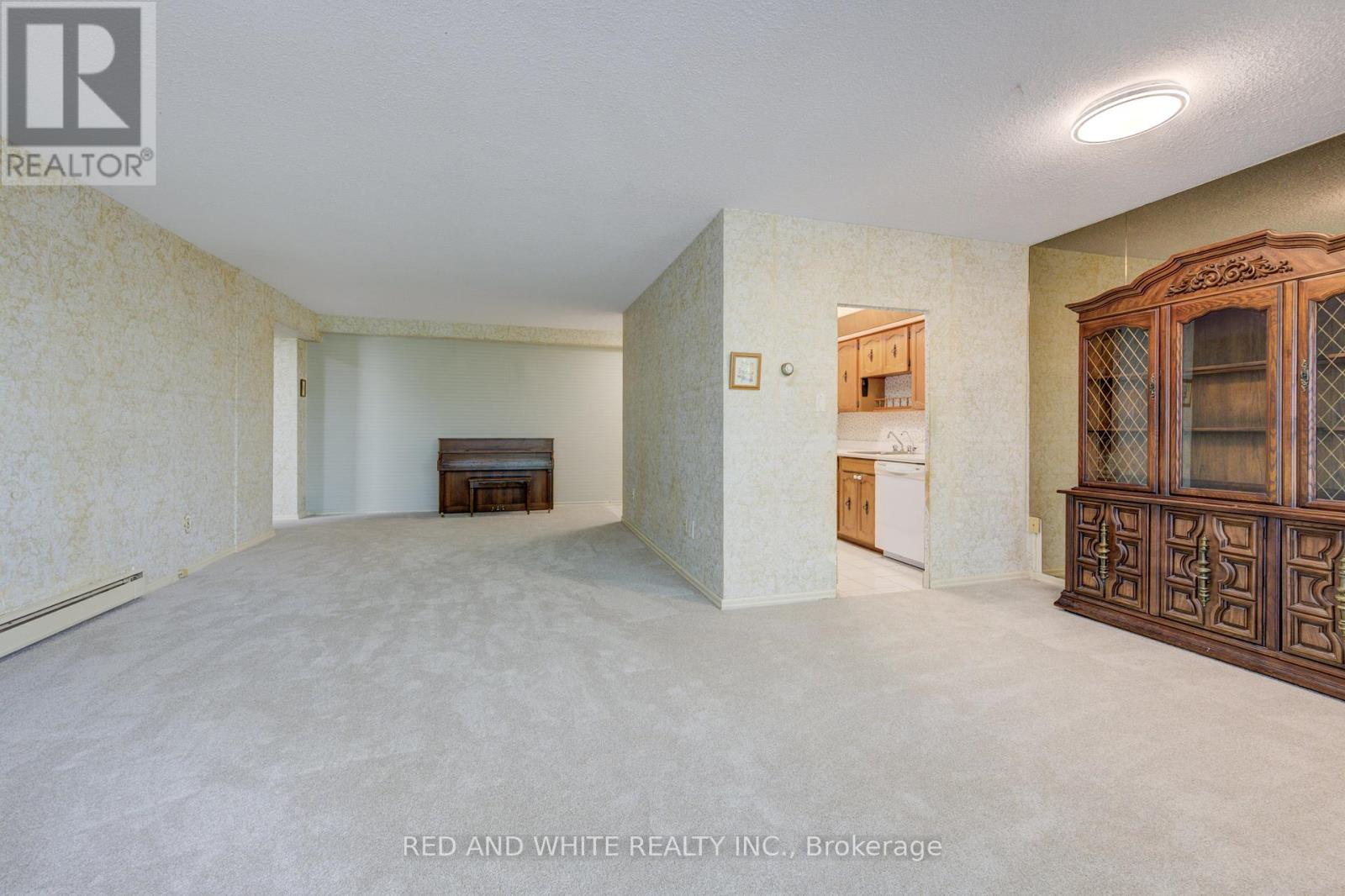 Photo 19 of 407 45 Westmount Road N, Waterloo ON